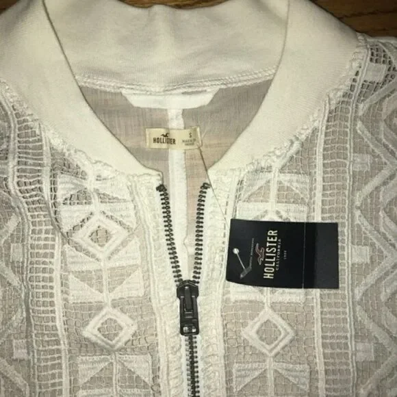 New Hollister top  - Picture 2 of 7